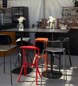 Barhocker und Stehtisch Showroomweek fusion rent