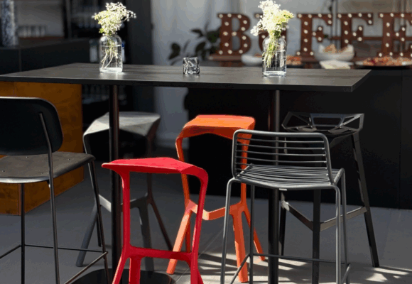 Barhocker und Stehtisch Showroomweek fusion rent